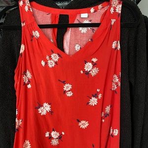 Old navy sleeveless floral shirt.